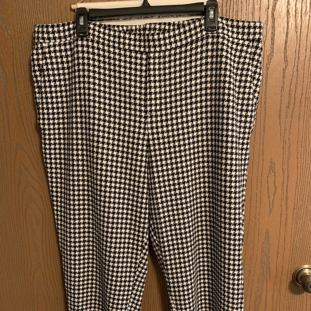 Old Navy Houndstooth Knit High-Waisted Straight Leg Pants